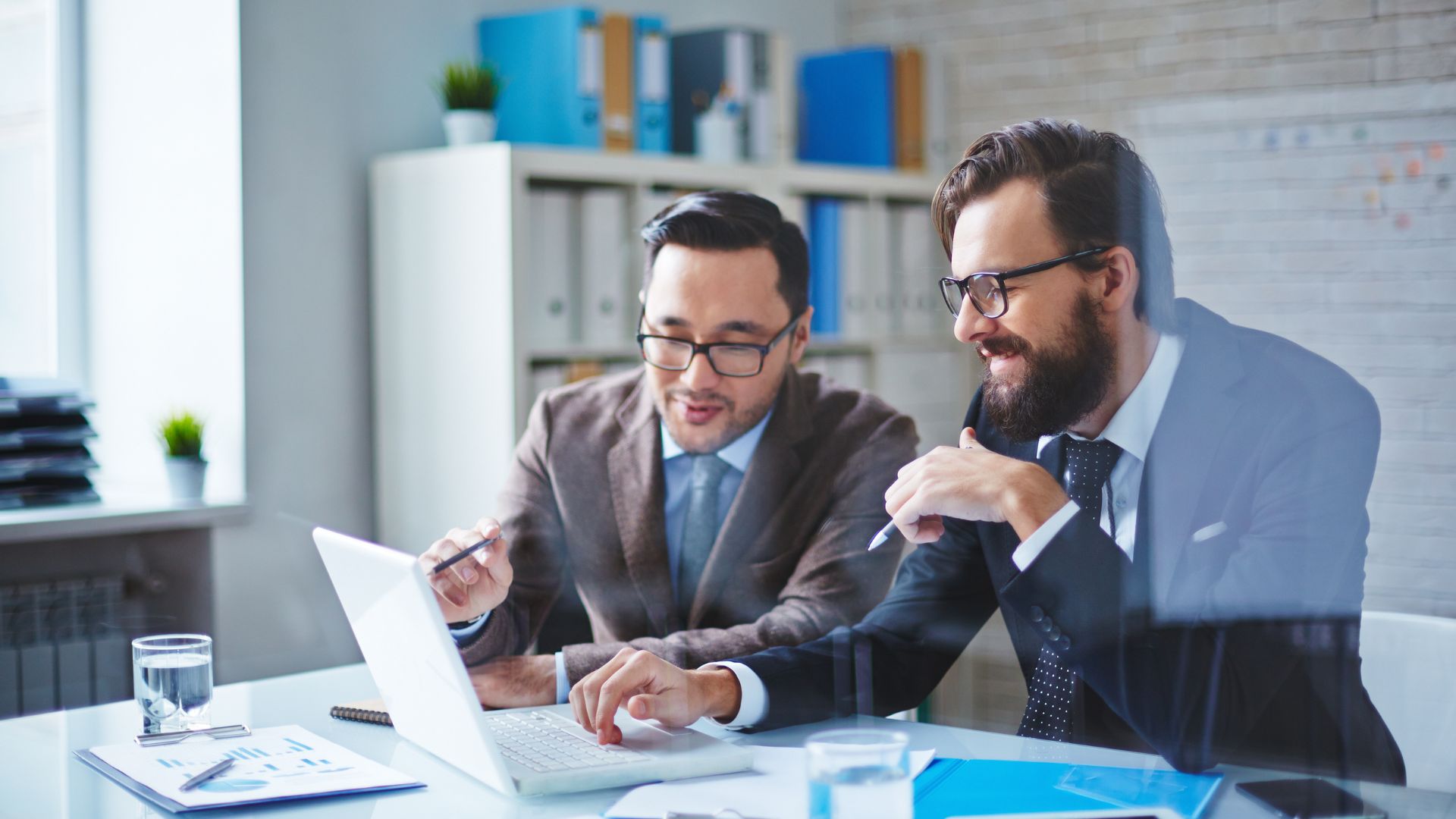 Can an External Consultant Serve as Your SQF Practitioner? Pros and Cons